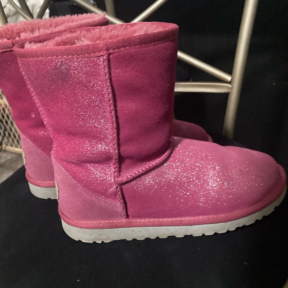 Pink glittery ugg boots KIDS SIZE:4 US